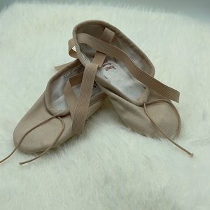 Girls Bloch Pump Ballet